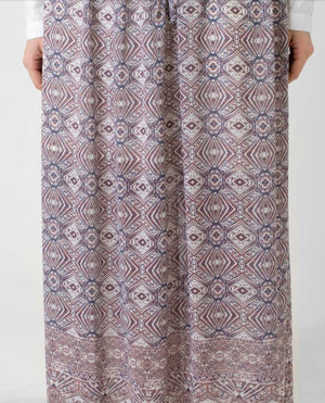 Modest Skirt in Beige Chiffon Slim Petite (W28 L28) Beige