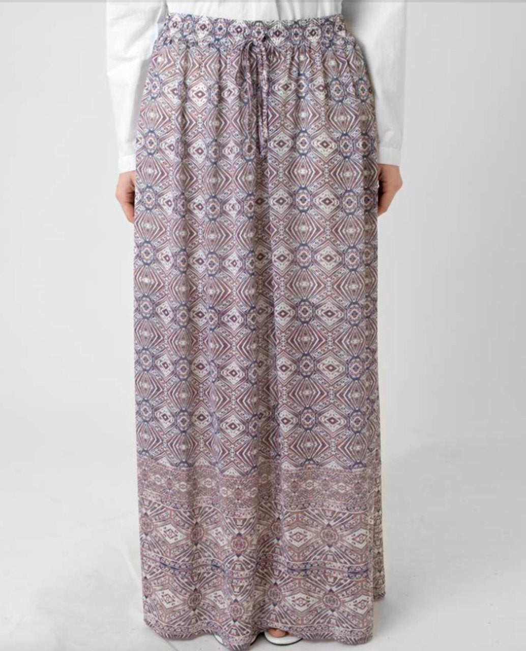 Modest Skirt in Beige Chiffon Slim Petite (W28 L28) Beige