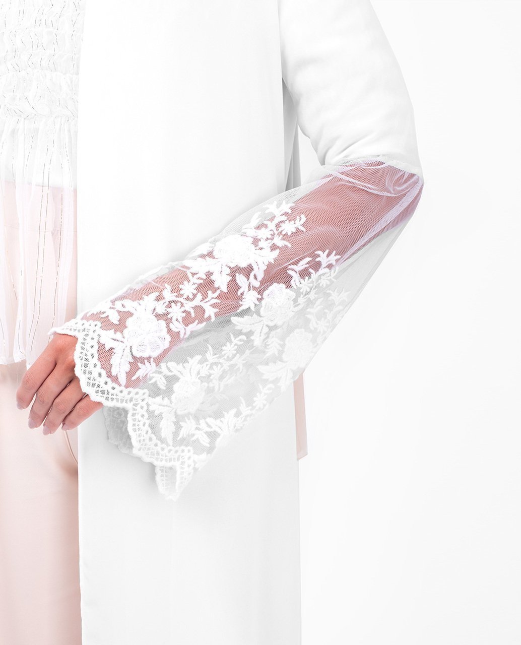 Beautiful Long White Lace Outerwear Small (8-10) Petite (- 5'2") White